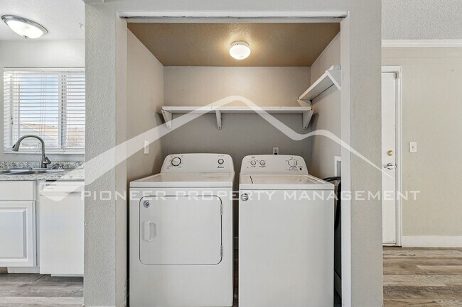 Building Photo - Spacious 3-Bedroom Home with Modern Features and Private Yard