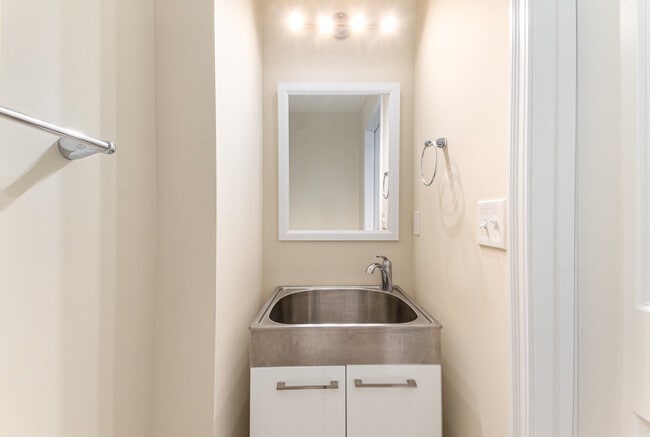 Building Photo - 487 S Arlington Rd