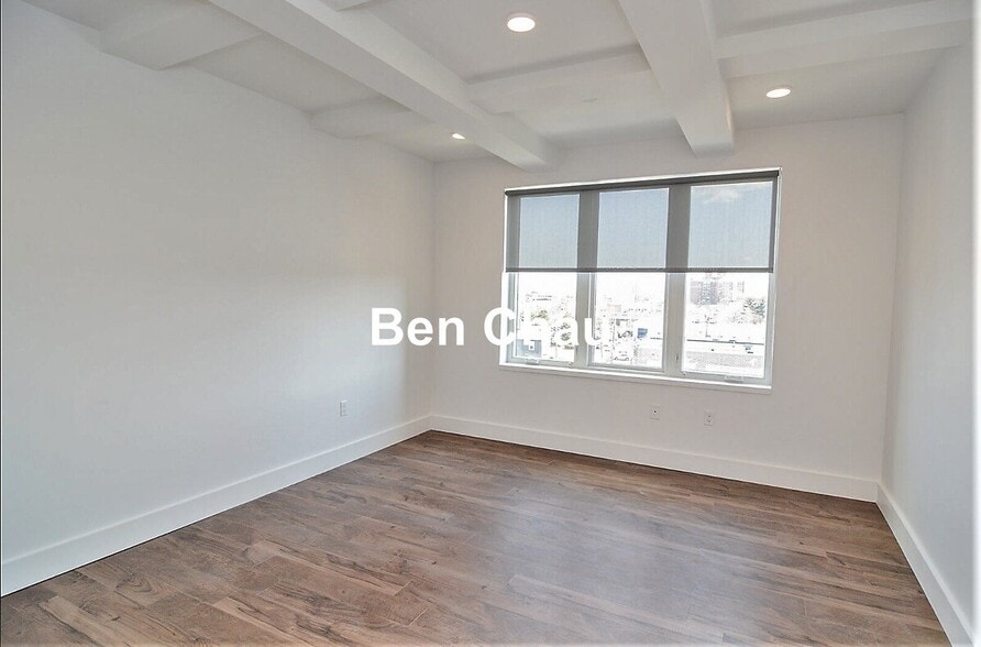 Building Photo - 26 Hichborn St