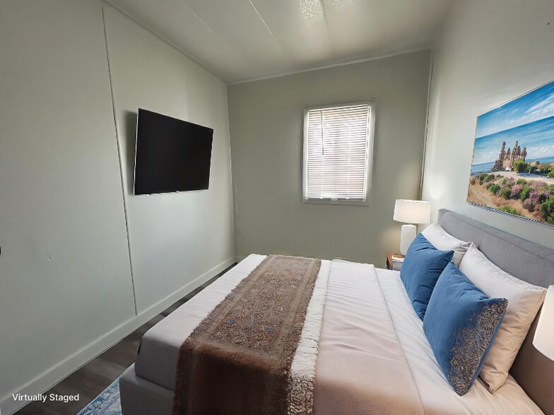 Building Photo - 500 S Main St