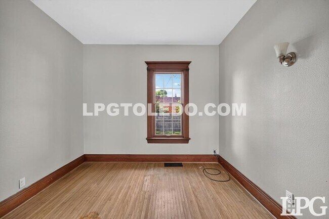 Building Photo - 3318 Stickney Ave