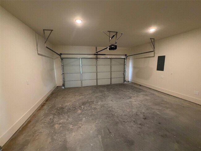 Building Photo - 879 Rachel St