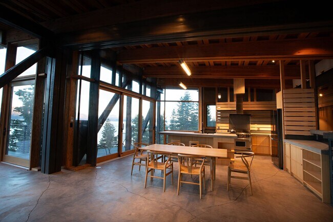 Building Photo - Architectural gem