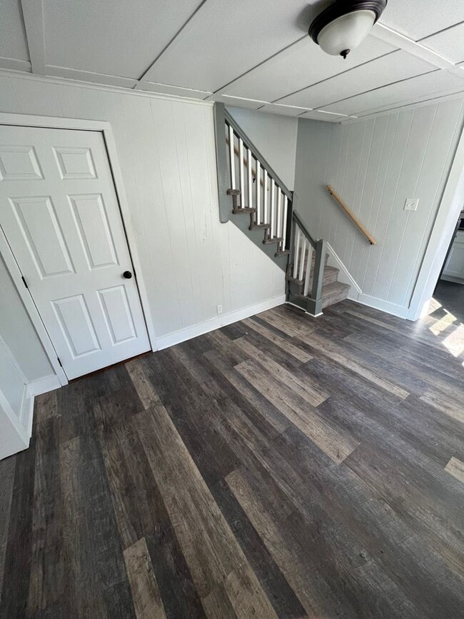 Building Photo - Completely remodeled TWO BEDROOM Twin