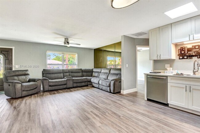 Building Photo - 781 Little Pine Dr