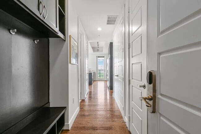 Building Photo - 101 Bowen St