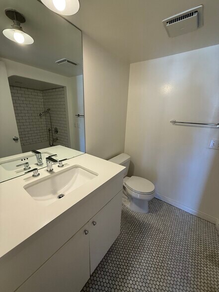 Building Photo - 1758 Palisades Dr