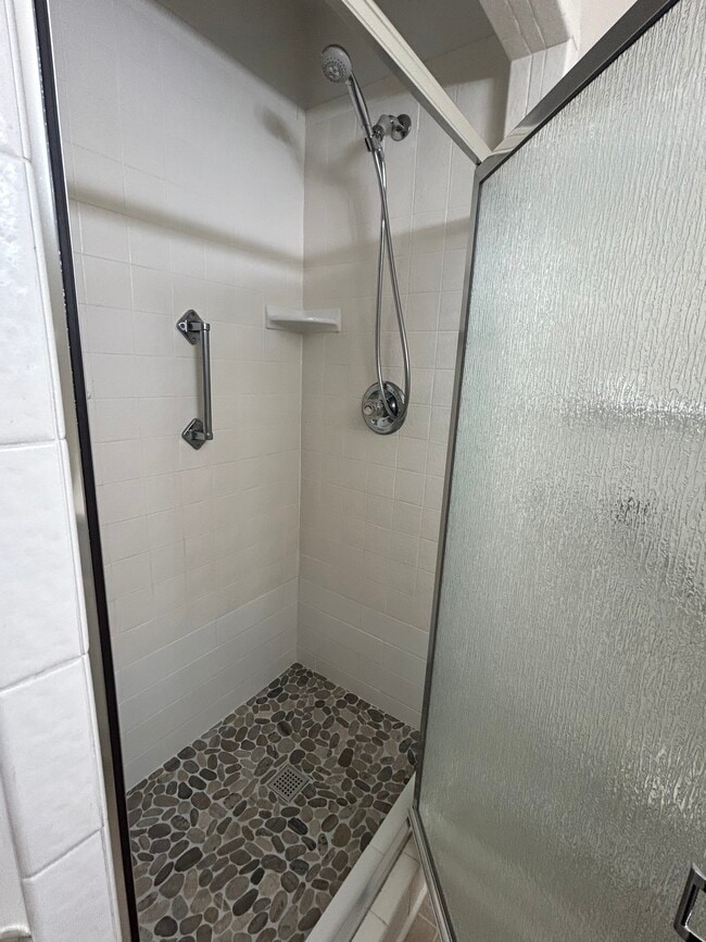 Master shower - 128 Lovers Ln
