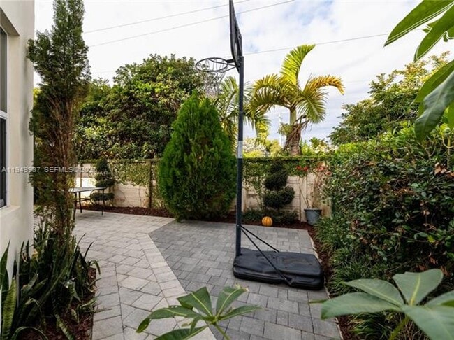 Building Photo - 7010 NW 106th Ave