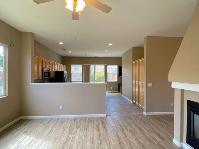 Building Photo - Beautiful 3 Bedroom + 1 FLEX ROOM Single Story House in South Meadows Reno