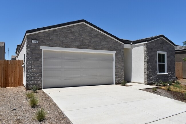 Building Photo - 4481 N San Miguel Ave