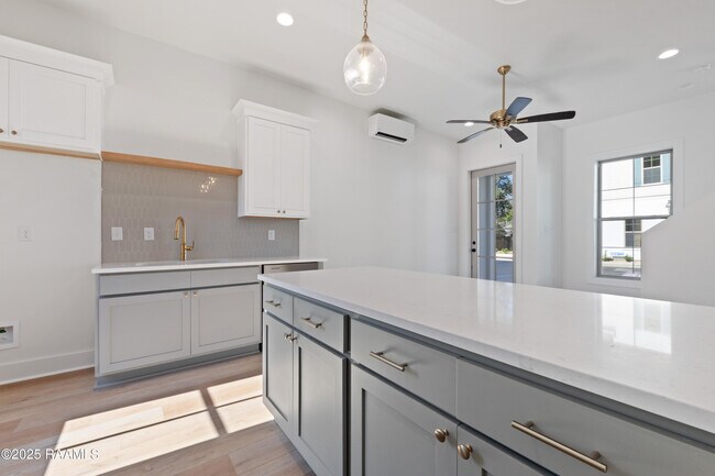 Building Photo - 210 Steiner Oaks