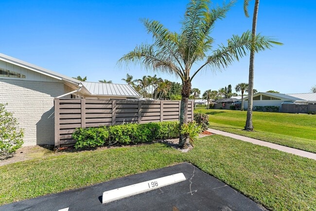 Building Photo - 1801 S US Hwy 1