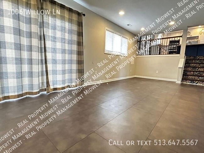 Building Photo - 1006 Willow Ln