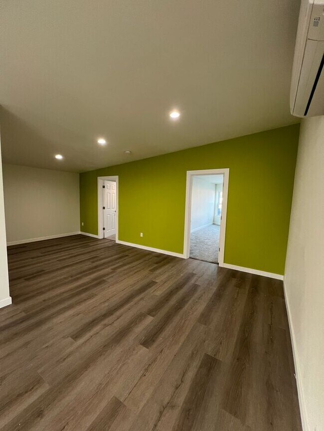 Building Photo - Professional Photos Coming Soon!