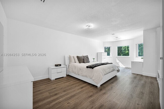 Building Photo - 10957 NW 73rd Terrace