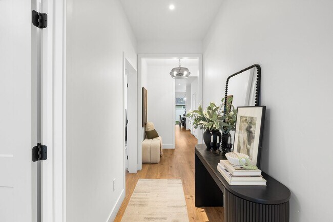 Building Photo - Brand New Luxury Duplex-Top of the line finishes & walking distance to The Village.