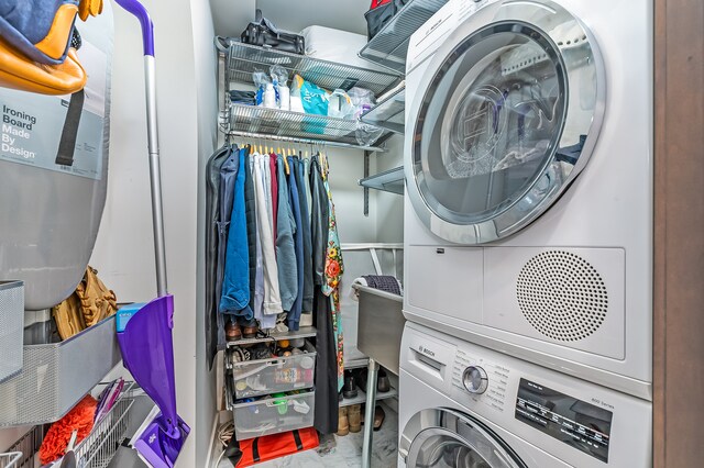 Building Photo - 300 N State St