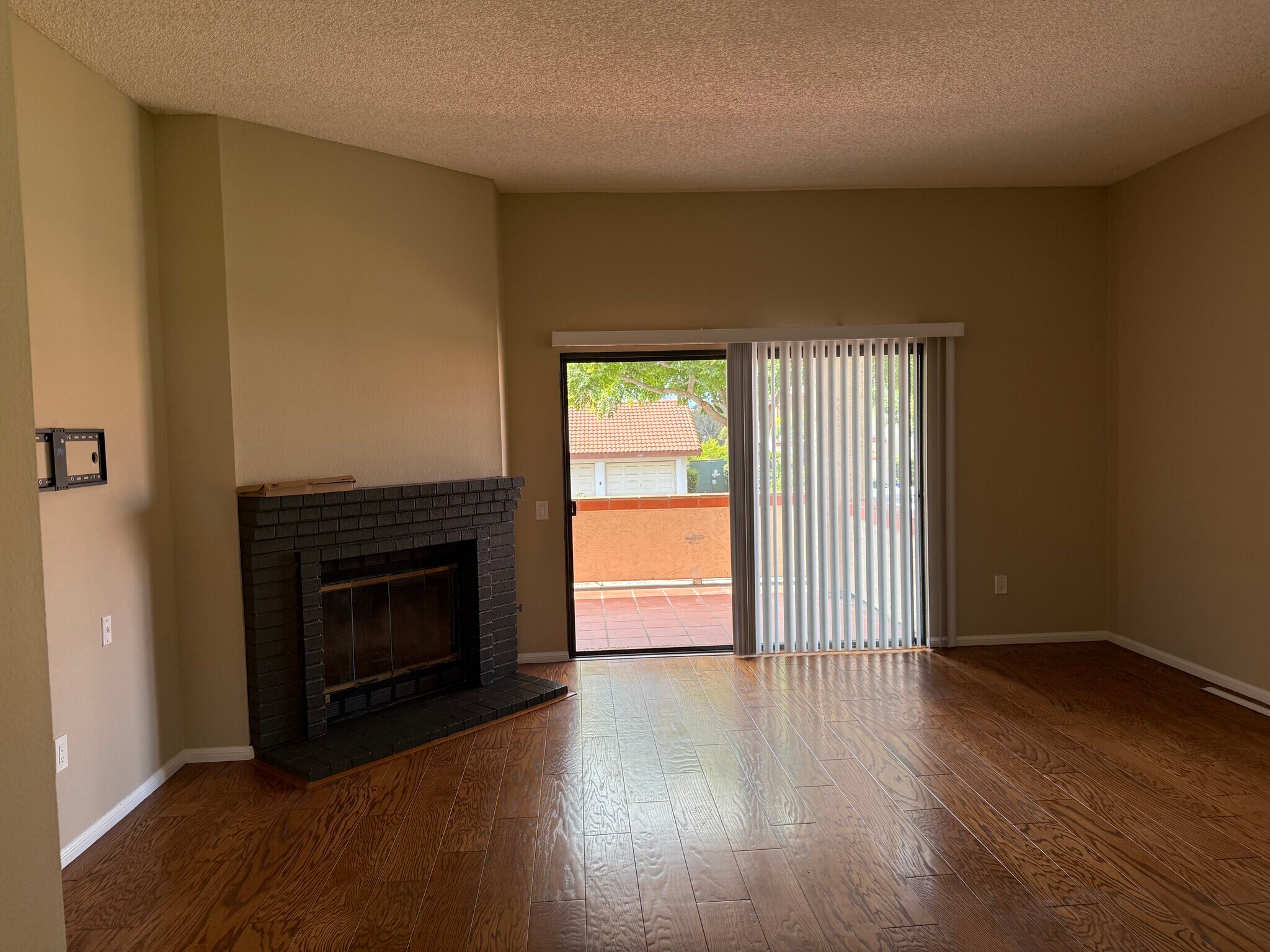 Building Photo - 2814 Chatsworth Way