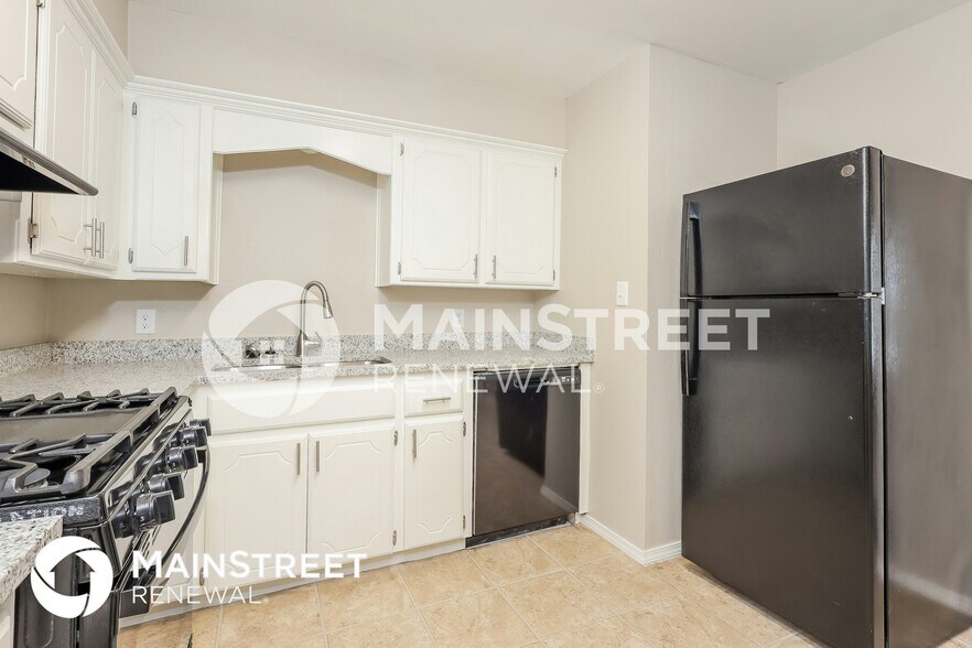 Building Photo - 2504 Yorkshire Ave