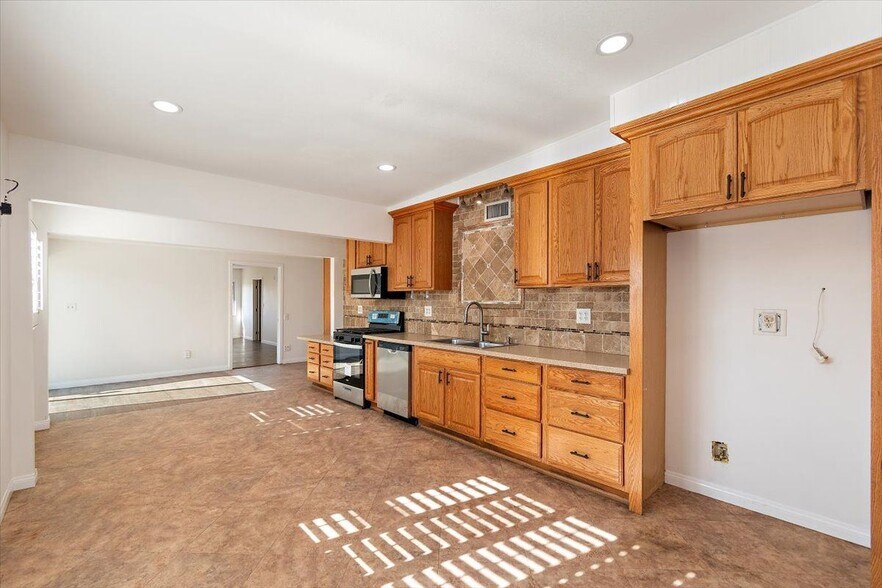 Building Photo - 4270 Woodward