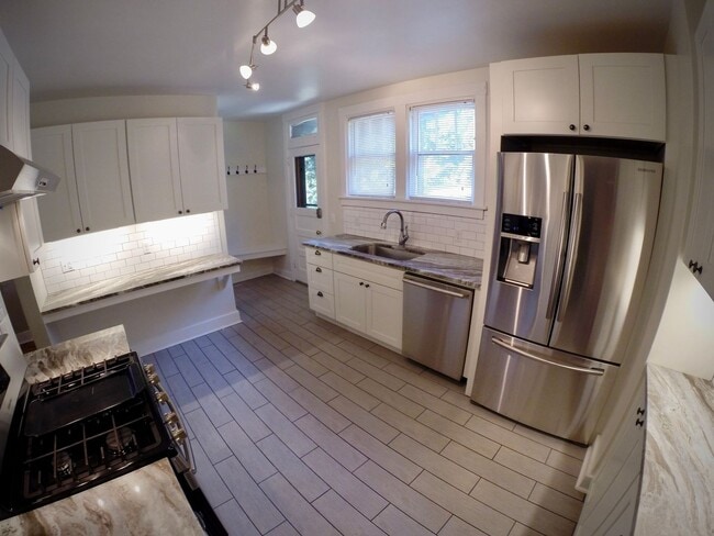 Building Photo - 6/1 Remodeled LUXURY house 2 blocks from CMU.