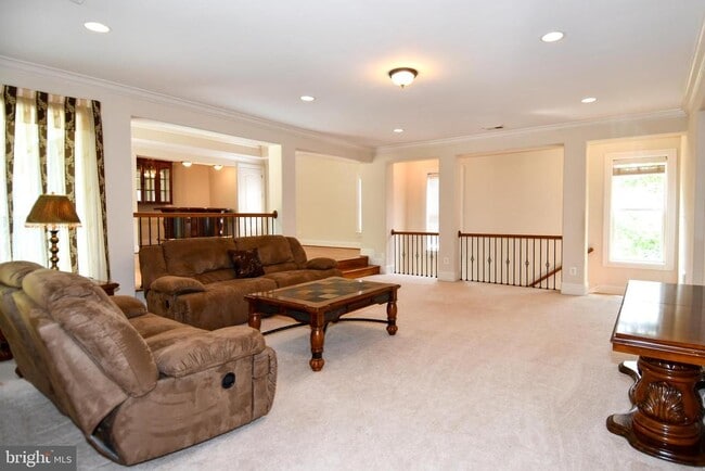 Building Photo - 7104 Old Dominion Dr