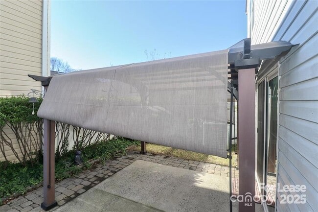 Building Photo - 9408 Meadowmont View Dr