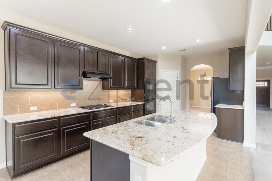 Building Photo - 2406 Sweetwater Ln