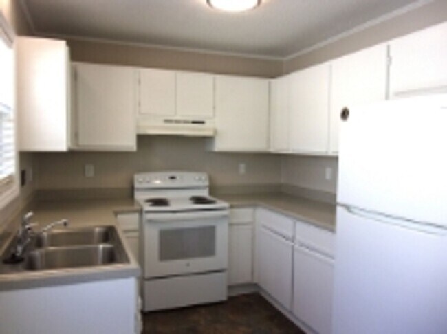 Building Photo - 1823 India Hook Rd