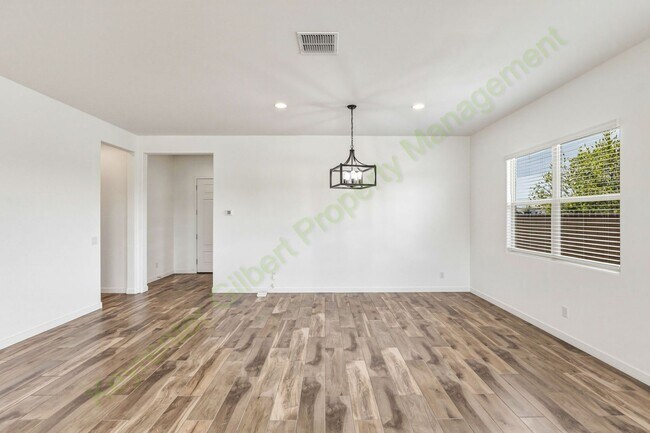 Building Photo - Stunning Gilbert Home Located in the Beautiful Belrose Gated Community!