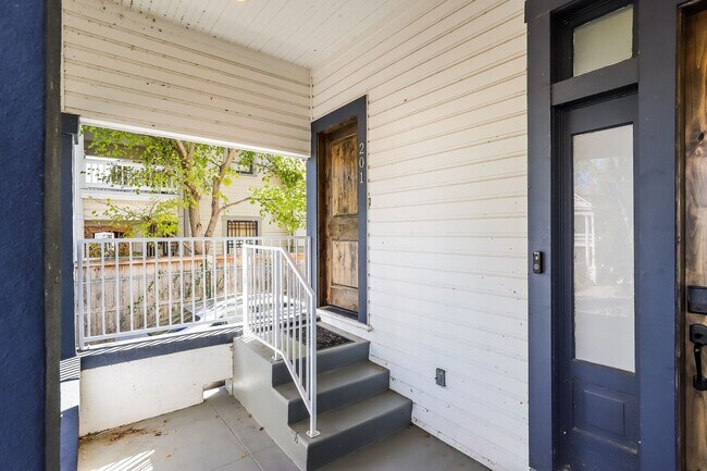 Building Photo - 120 E Magnolia Ave