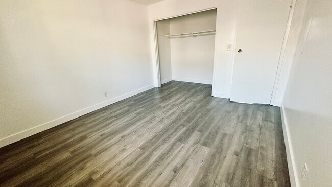 1st BR B - 5924 Gardenia Ave