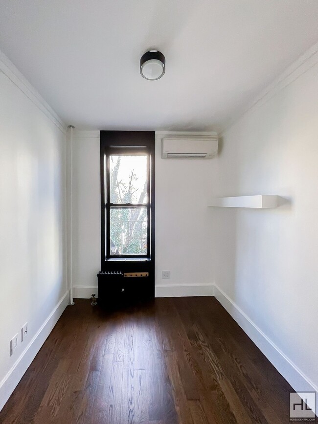 Building Photo - Carrol Gardens / Amazing Spacious 2-Bed 1-...