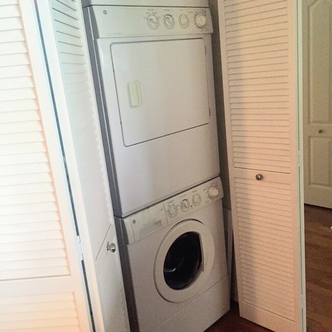 Building Photo - 1212 N Wells St