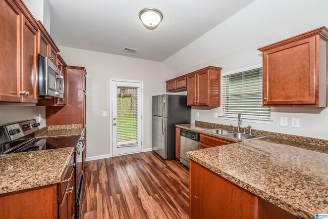 Building Photo - 4849 Cove Ln