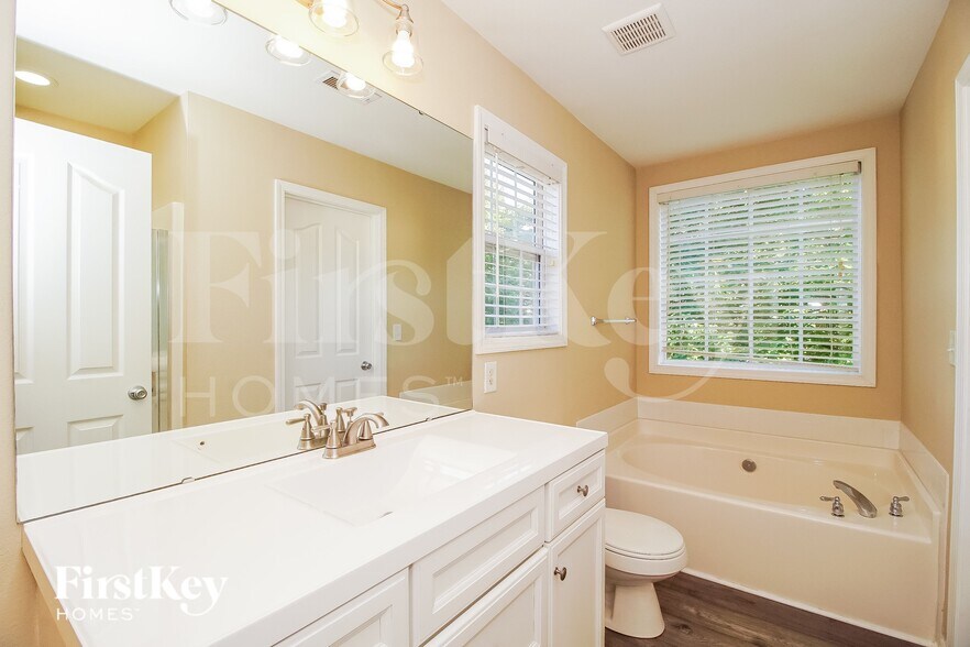 Building Photo - 19004 Long Pond Ln