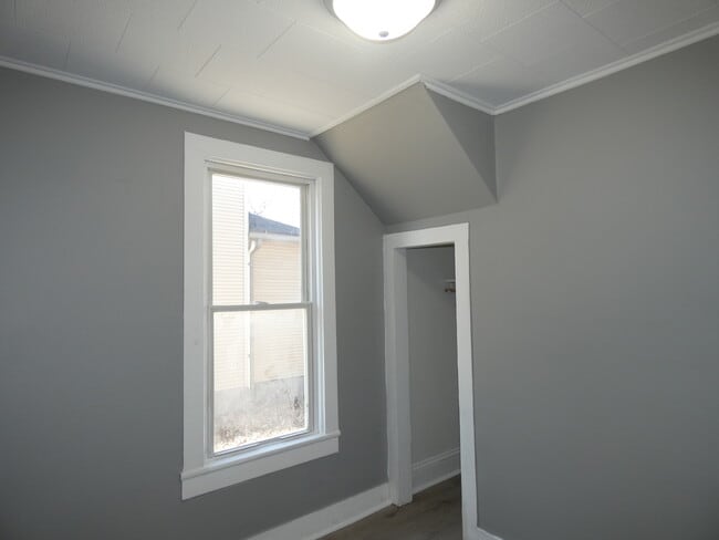 Building Photo - 391 E Marsile St