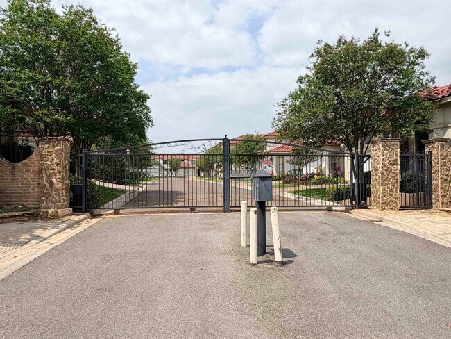 Building Photo - 7221 Lake Victoria Rd