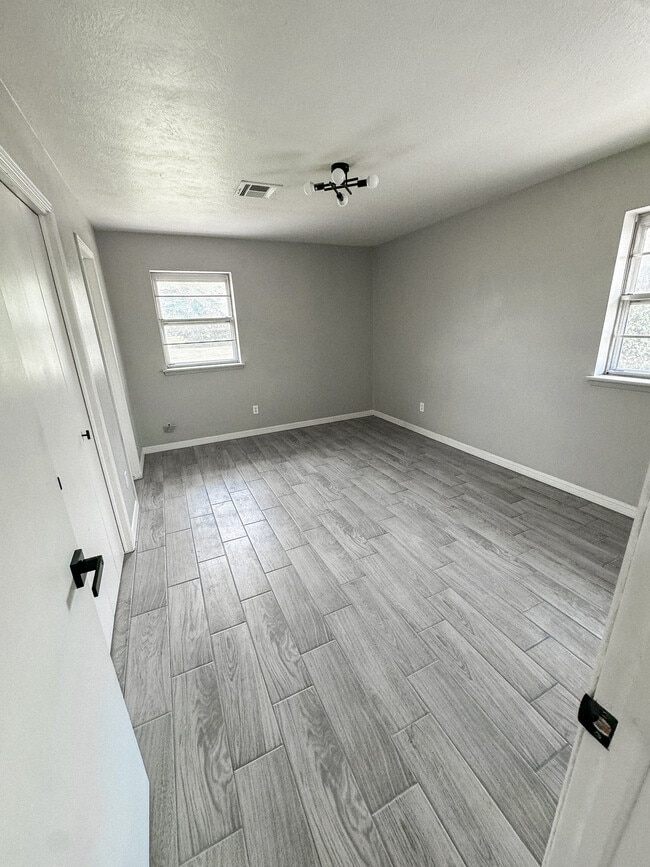 Building Photo - 2700 SW 85th St