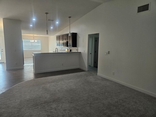 Building Photo - Los Lagos 3 Bed Room Home with Lake Views
