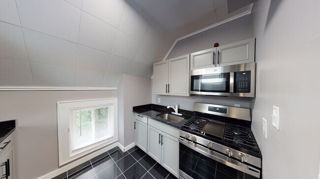 Building Photo - 107 Comstock Ave