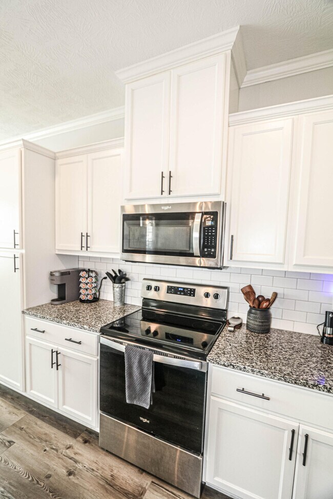 Building Photo - 550 Jensen Ln