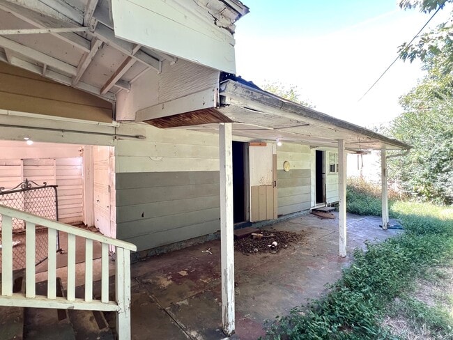 Building Photo - 533 E Fairchild Dr