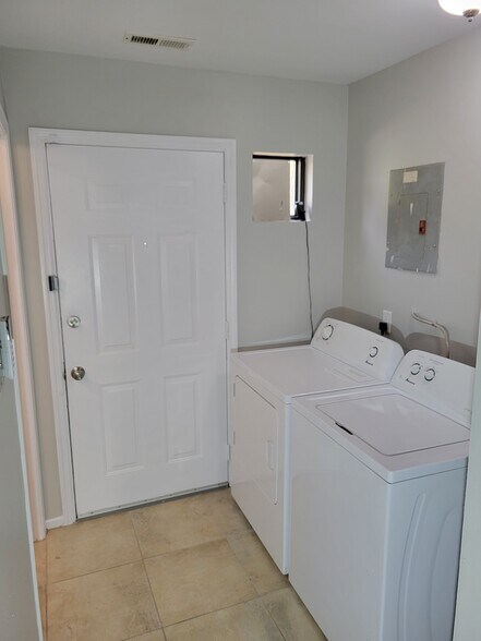 Landry Room - 5222 N 20th St