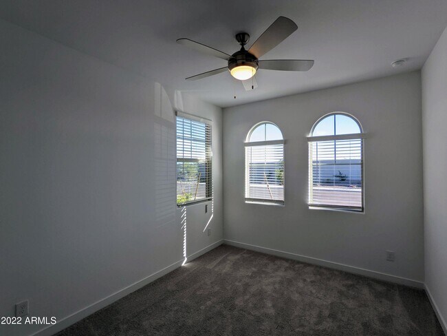 Building Photo - 16846 W Las Palmaritas Dr