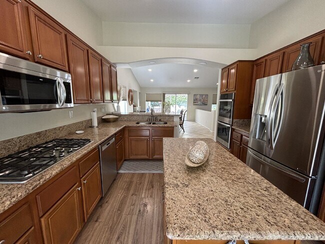 Building Photo - Furnished or Not! Gated, 3 Bedrooms, pool/spa