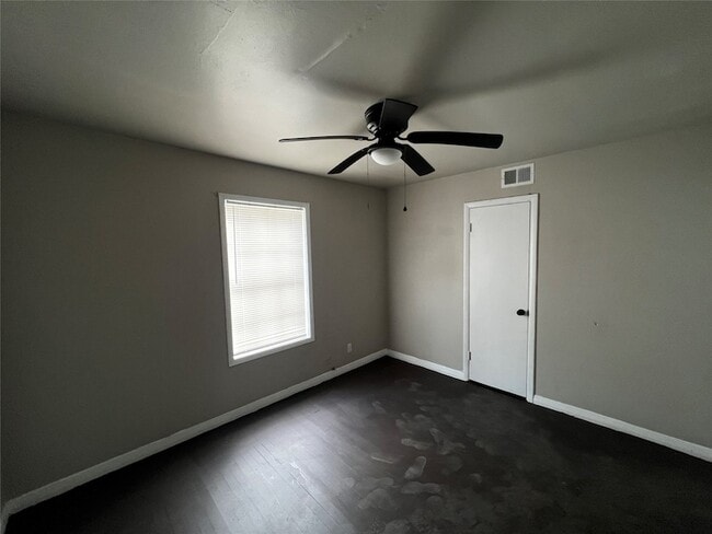 Building Photo - 1380 Fairway St