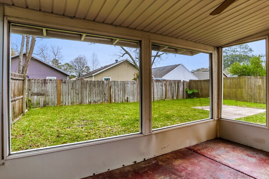 Building Photo - 1853 Alberta Ct N
