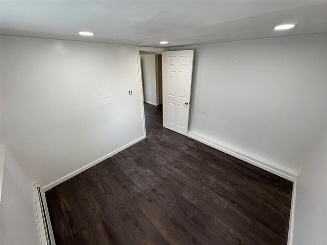 Building Photo - 16 Longford St